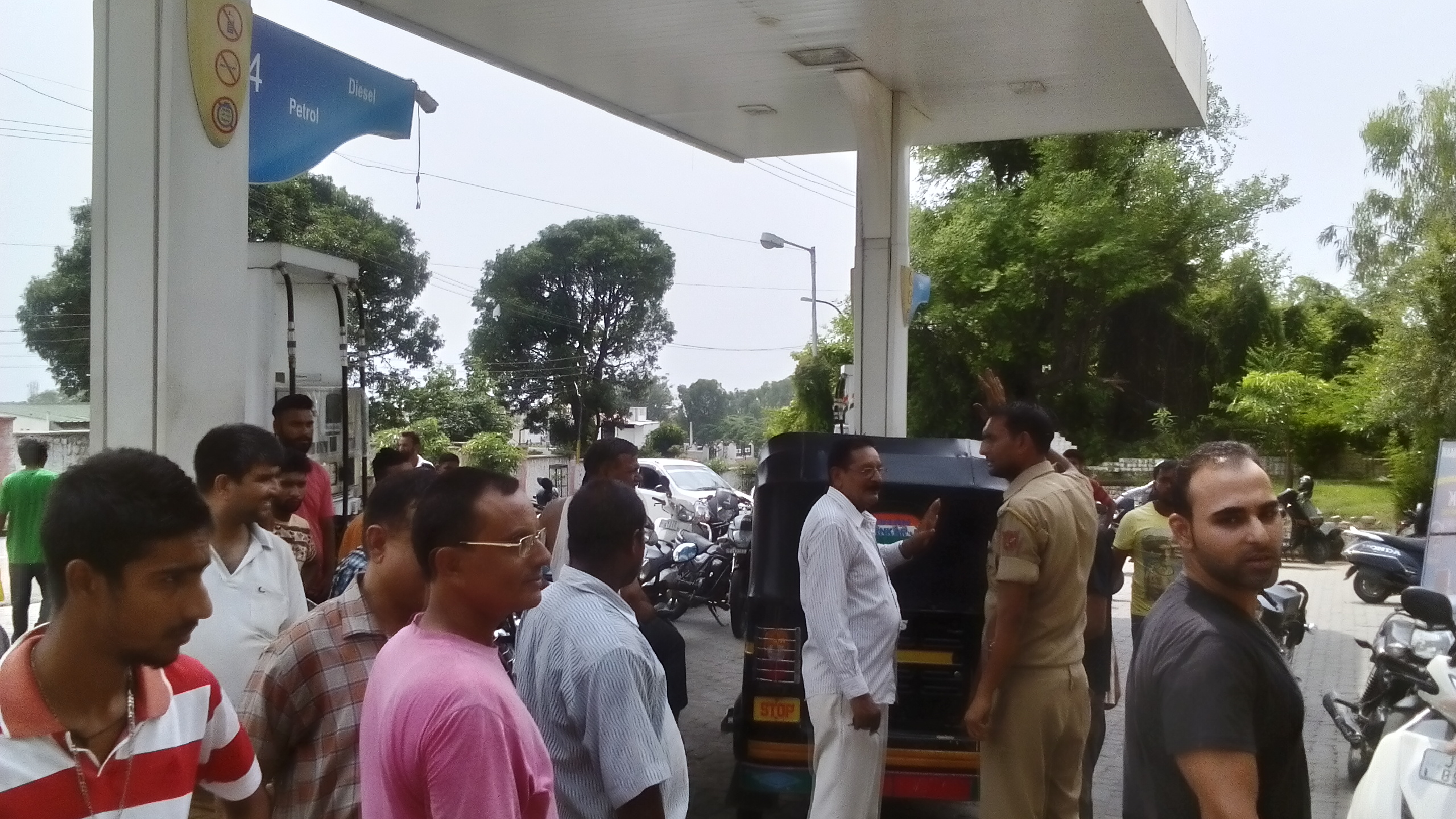 No petrol in Jammu, Indefinite strike by petrol tanker drivers