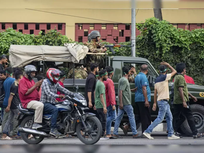 hundreds-of-bangladeshis-gather-at-border-with-india-seeking-refuge