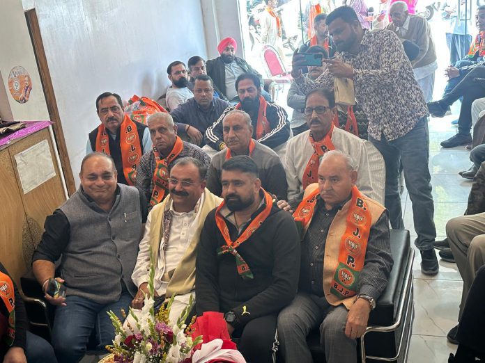 Randhawa, Ors listen to Modi’s ‘Mann Ki Baat’ in Jammu