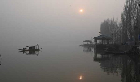Kashmir sees coldest night of the season; temperatures remain below freezing point Kashmir sees coldest night of the season; temperatures remain below freezing point