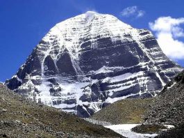 MEA Warns Pilgrims Not to Undertake Kailash Yatra Without Valid Documents