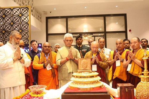 Lieutenant Governor Shri Manoj Sinha arrived at Delhi with Holy Relics of Lord Buddha (2)