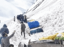 Avalanche hits Zojila; 5 dead, 7 injured; Rescue Op underway