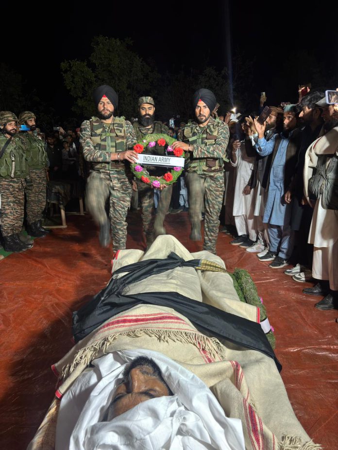 INDIAN ARMY PAYS TRIBUTES TO FAZAL HUSSAIN TAHIR, HERO OF OPERATION SARP VINASH (3)