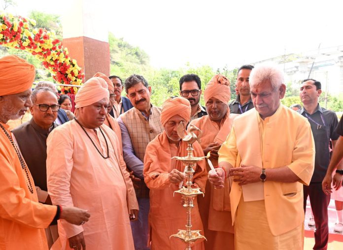 Lieutenant Governor Shri Manoj Sinha inaugurates New School Building of Swami Pranavanand Vidyamandir in Nagrota (1)