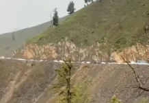 Heavy Rains Trigger Mudslide, Block Mughal Road; Hundreds of Vehicles Stranded