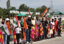 First Batch of Amarnath Pilgrims Receives Grand Welcome in Kashmir