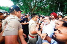 Rahul, Priyanka, Akhilesh hold protest near PM’s residence, forcibly removed
